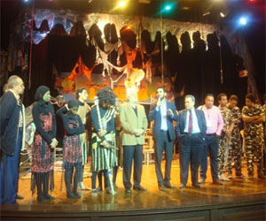   مصر اليوم - تليمه يشهد عرض أنشودة الغول لجامعة بورسعيد في مسابقة إبداع2